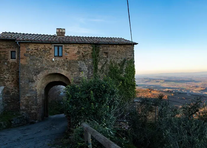 Corner Nest In Montalcino